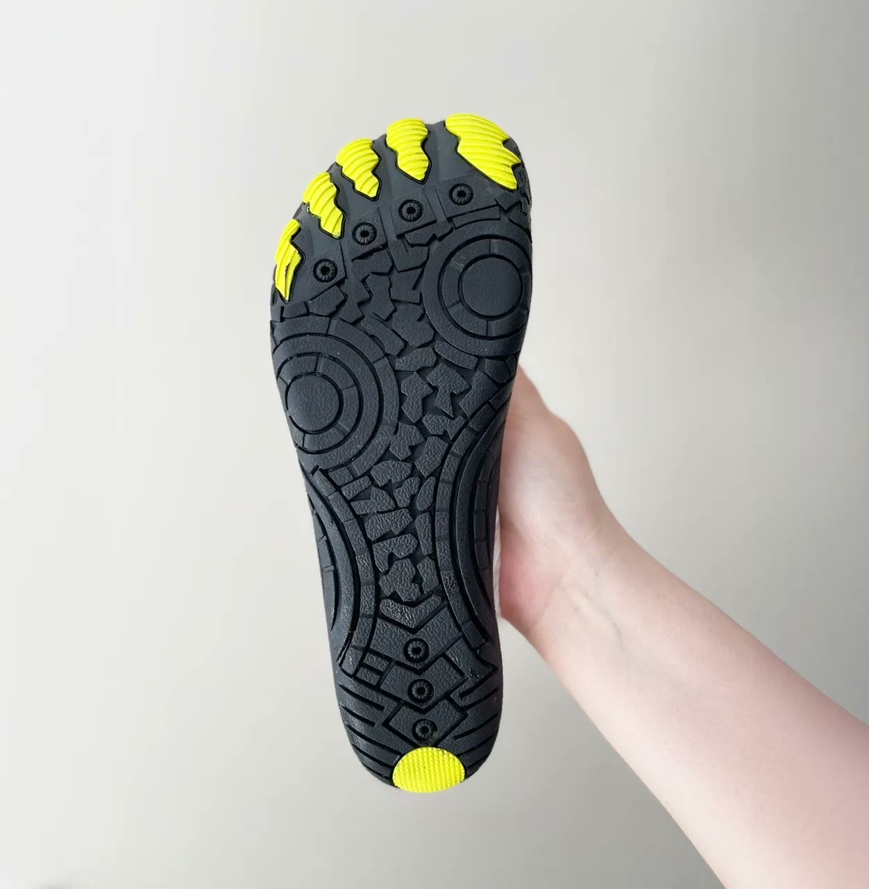 Grounded barefoot shoe shown from above